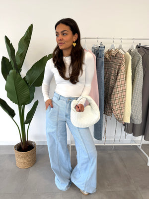 Fiora jeans – wijdvallende broek met subtiele streepdessin als detail, comfortabele pasvorm, vooraanzicht