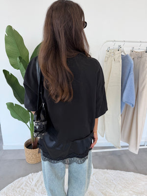 Oversized shirt – shirt met kanten onderkant, ruime pasvorm en comfortabele stof, vooraanzicht
