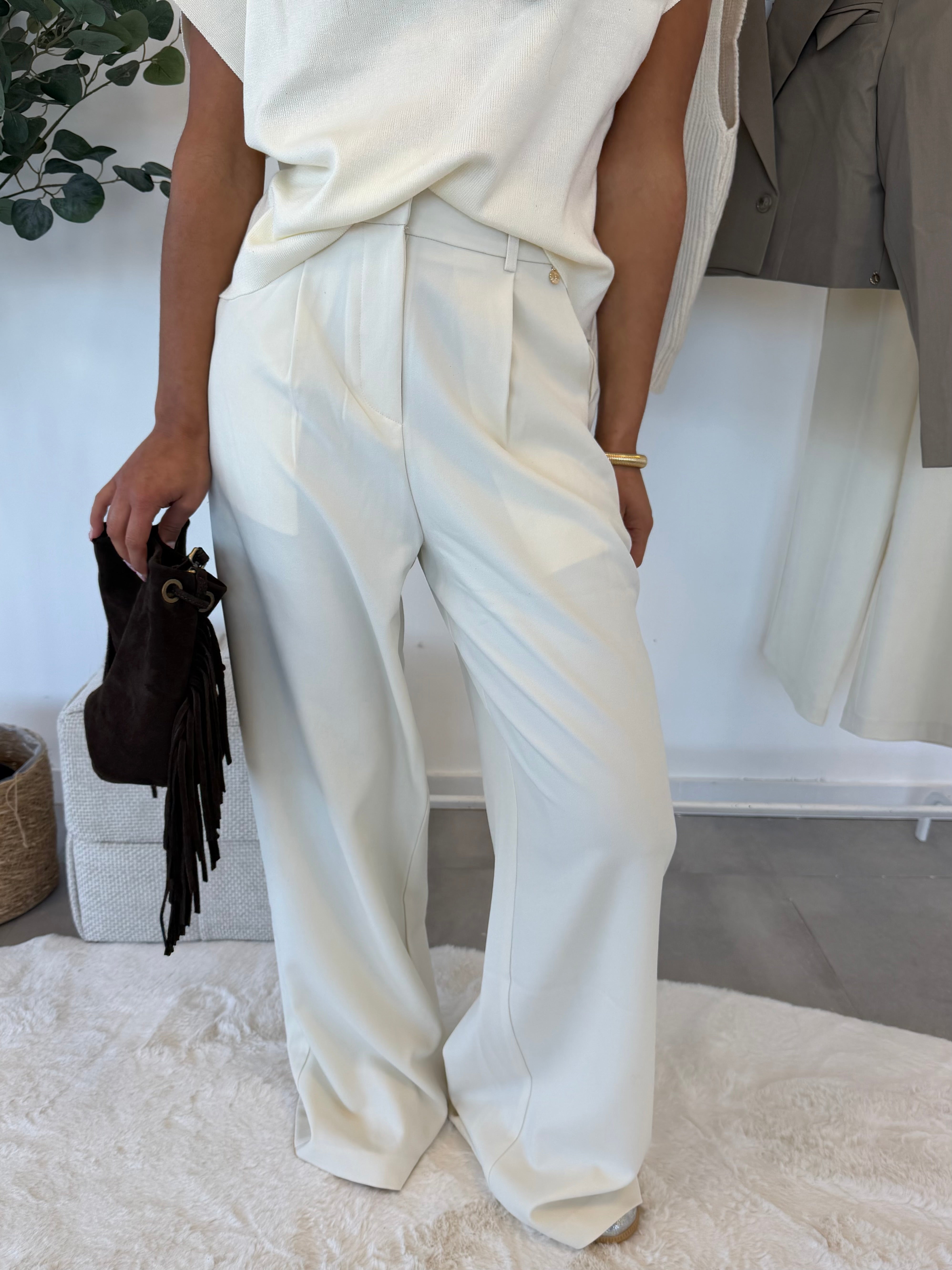 Chris pantalon – crèmekleurige pantalon, vooraanzicht