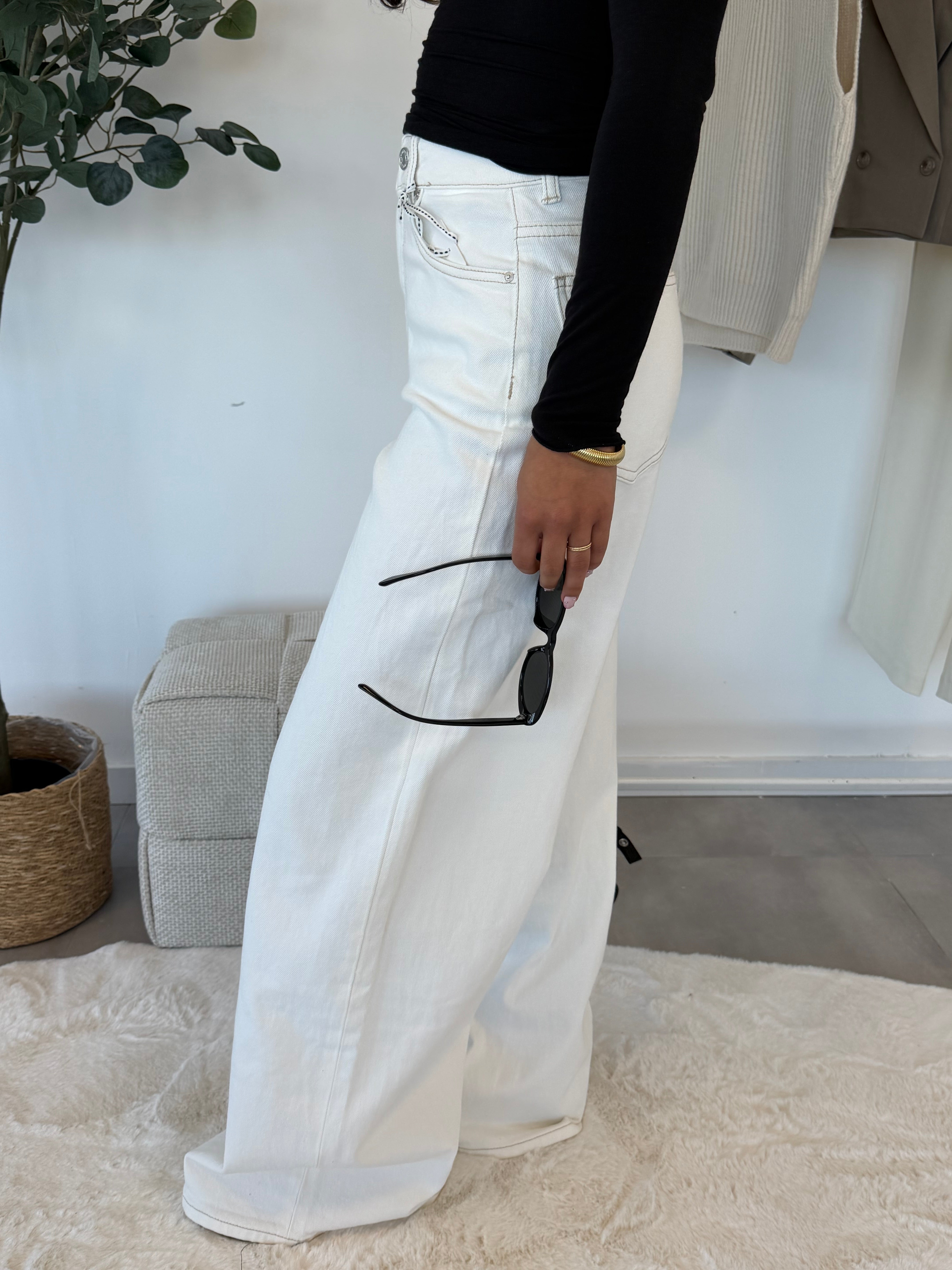 Lyra jeans – witte damesjeans, zijaanzicht