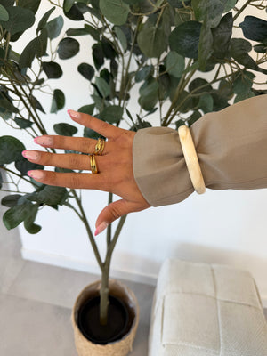 Alvoria armband – beige dunne armband met marmerlook