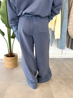 Corrie joggingsbroek – blauwe joggingsbroek met comfortabele pasvorm, achteraanzicht