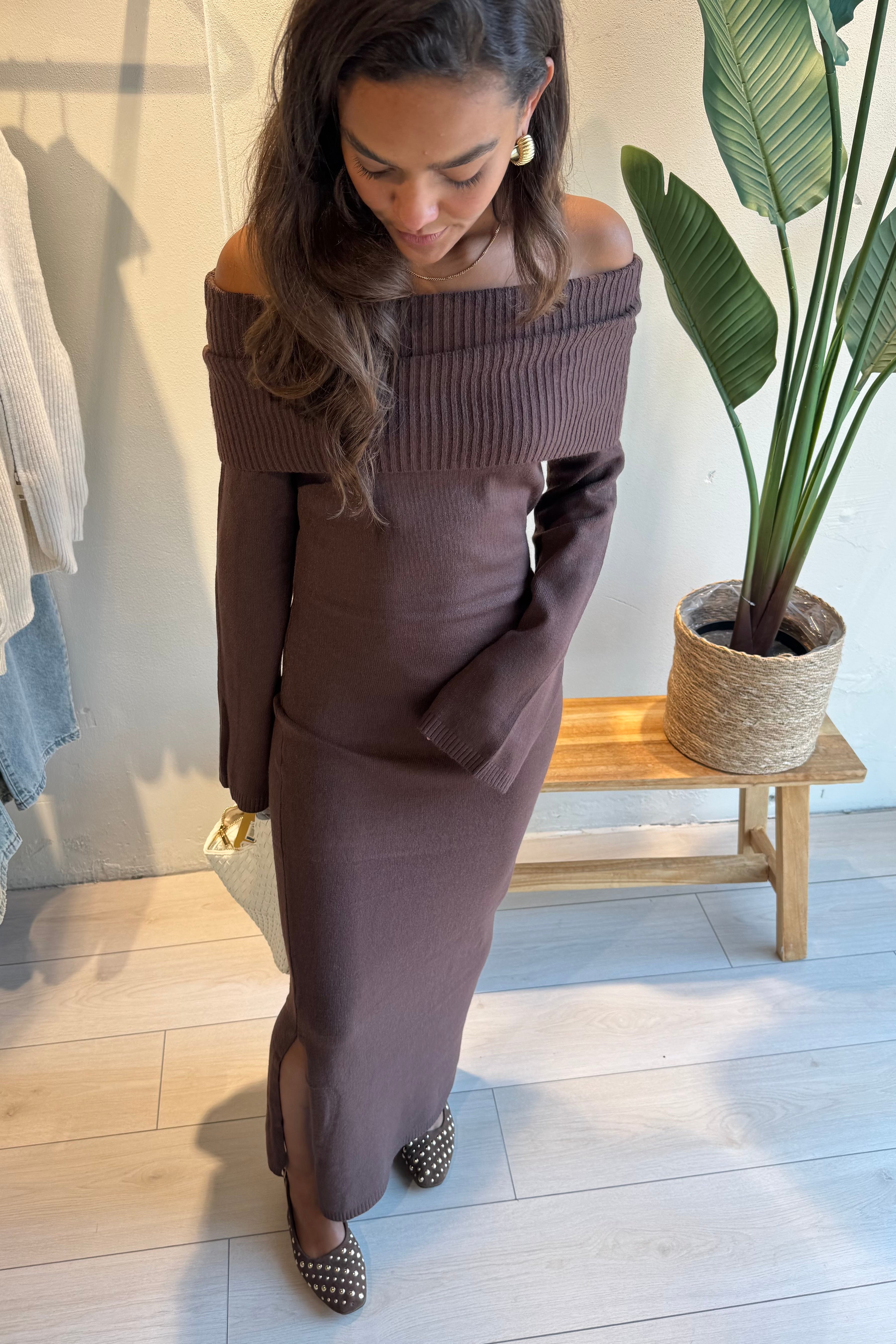 Of shoulder jurk bruin