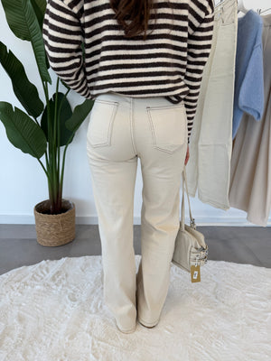 Maris jeans – beige dames jeans met rechte pijpen, achteraanzicht met achterzakken en hoge taille