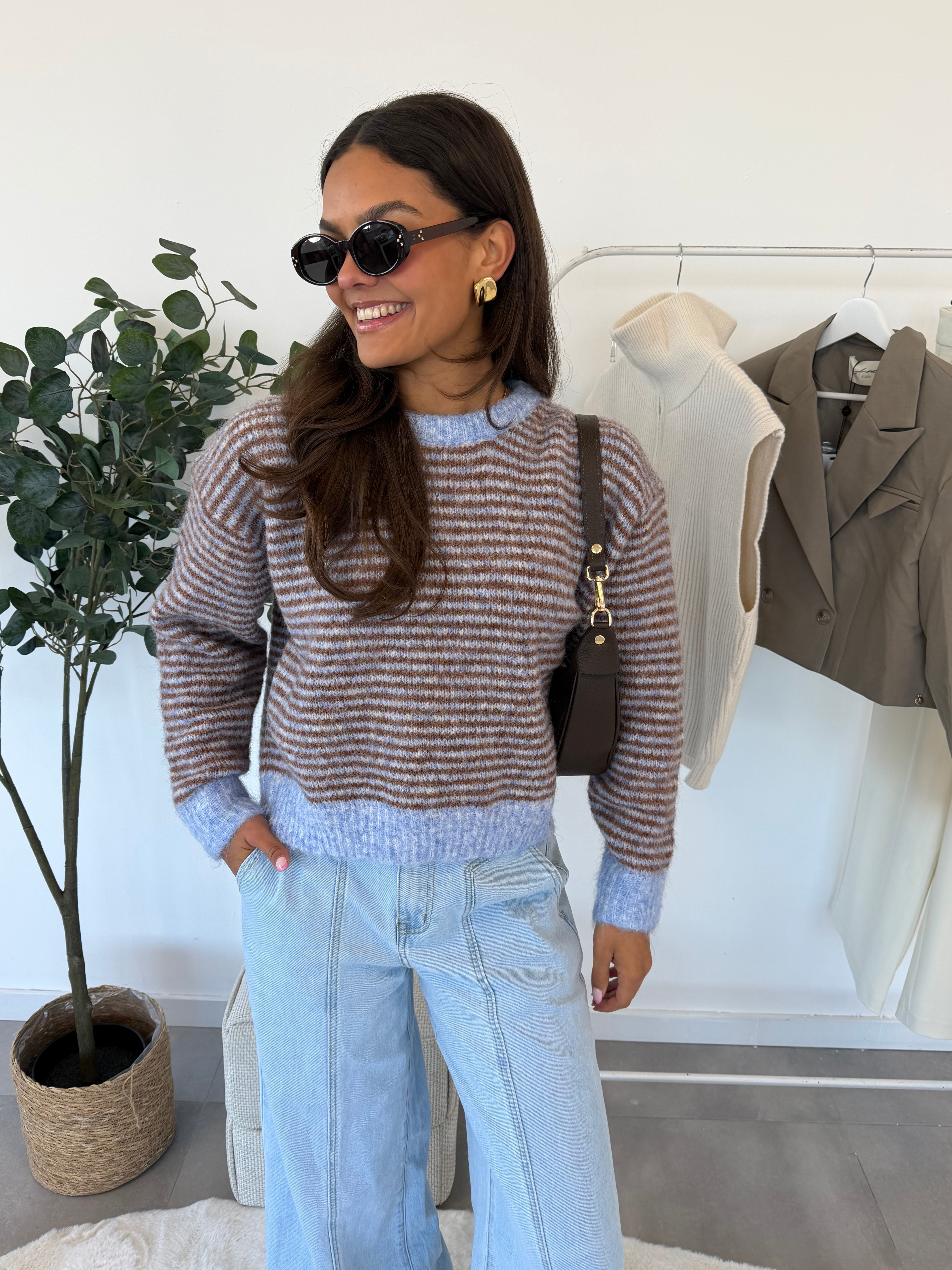 Cirella trui – blauw met bruine streepjes, vooraanzicht