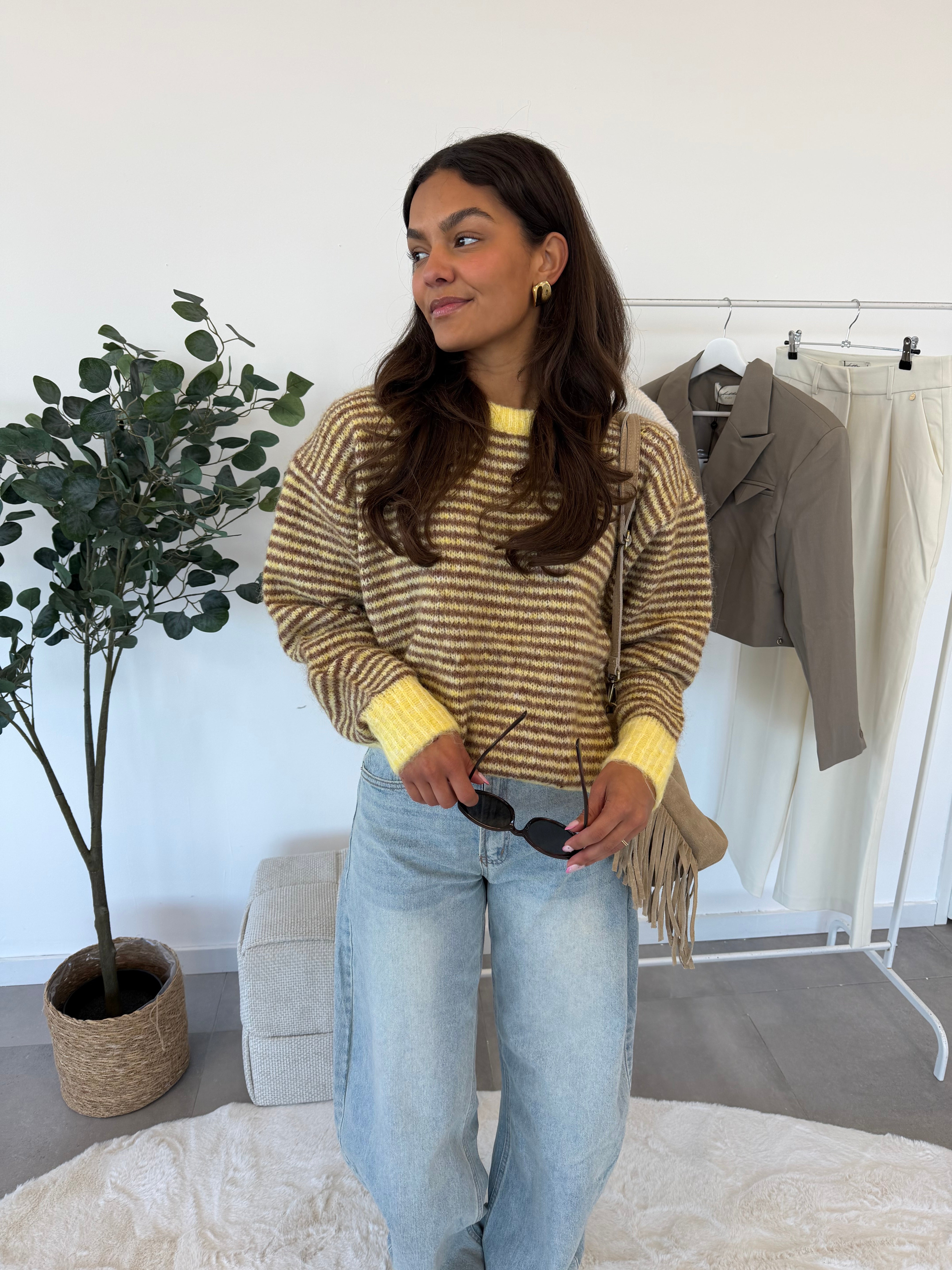 Cirella trui – gelebruine trui, vooraanzicht