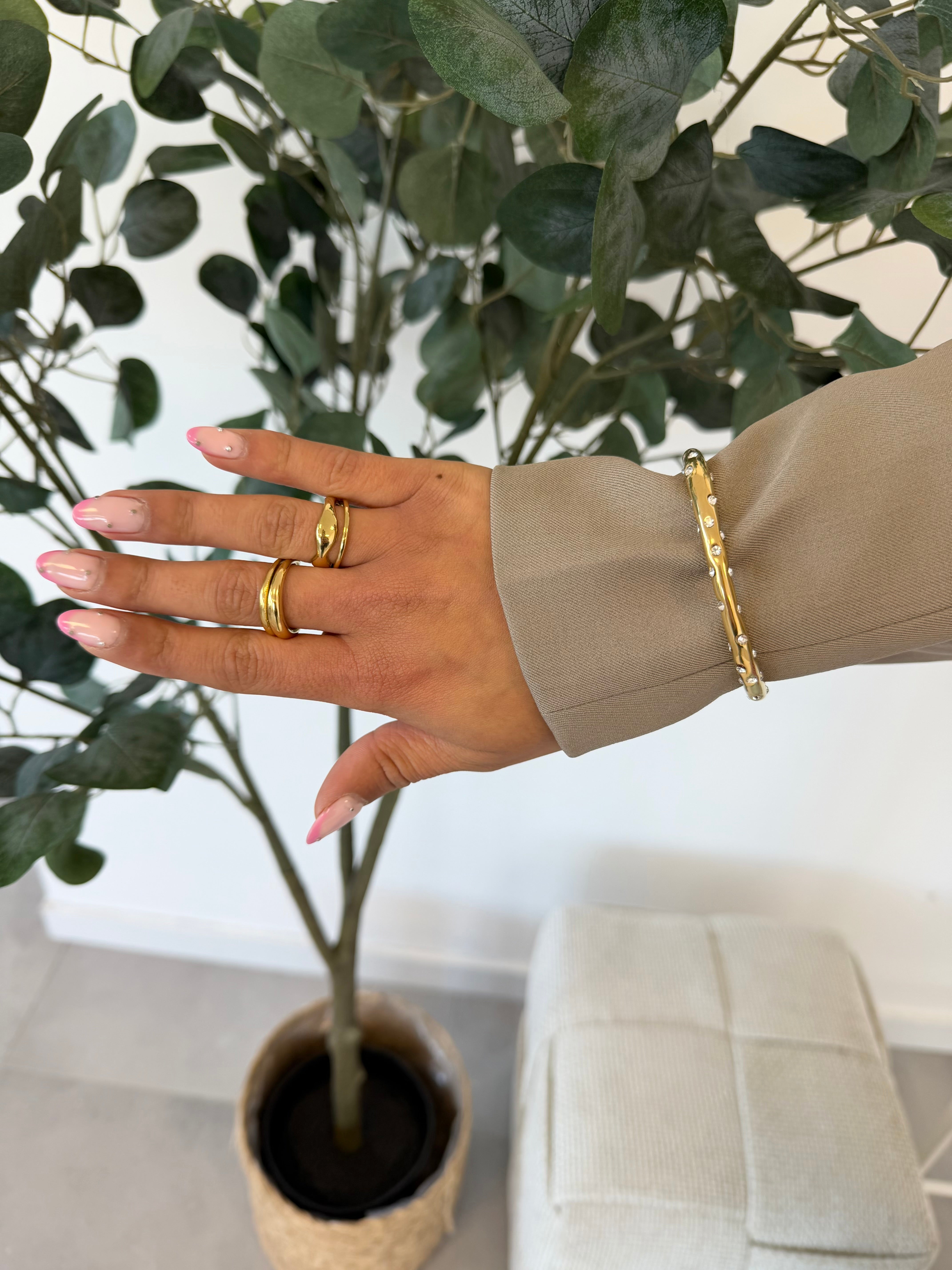 Auraya bangle – dunne bangle met steentjes, vooraanzicht