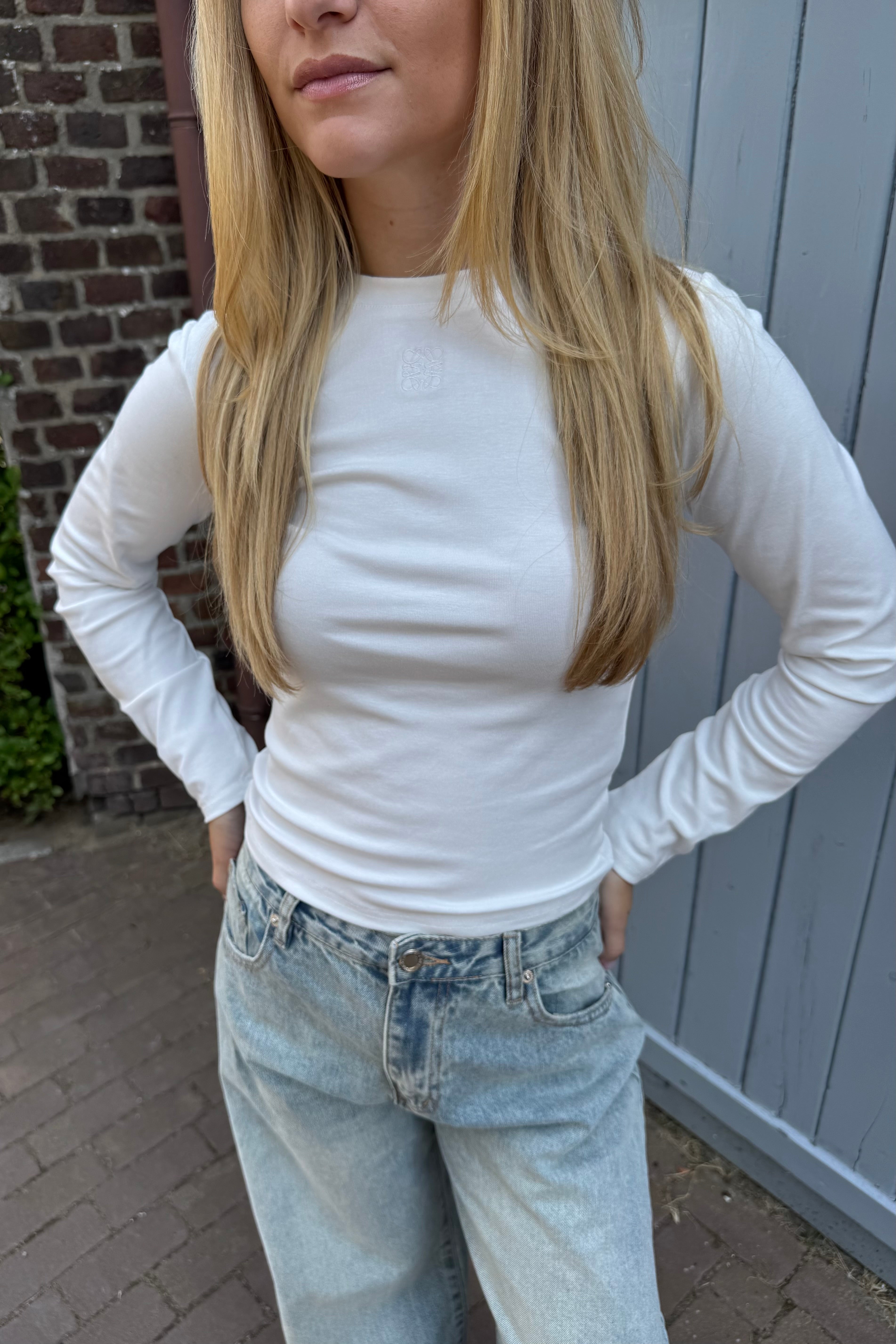 Basic white longsleeve