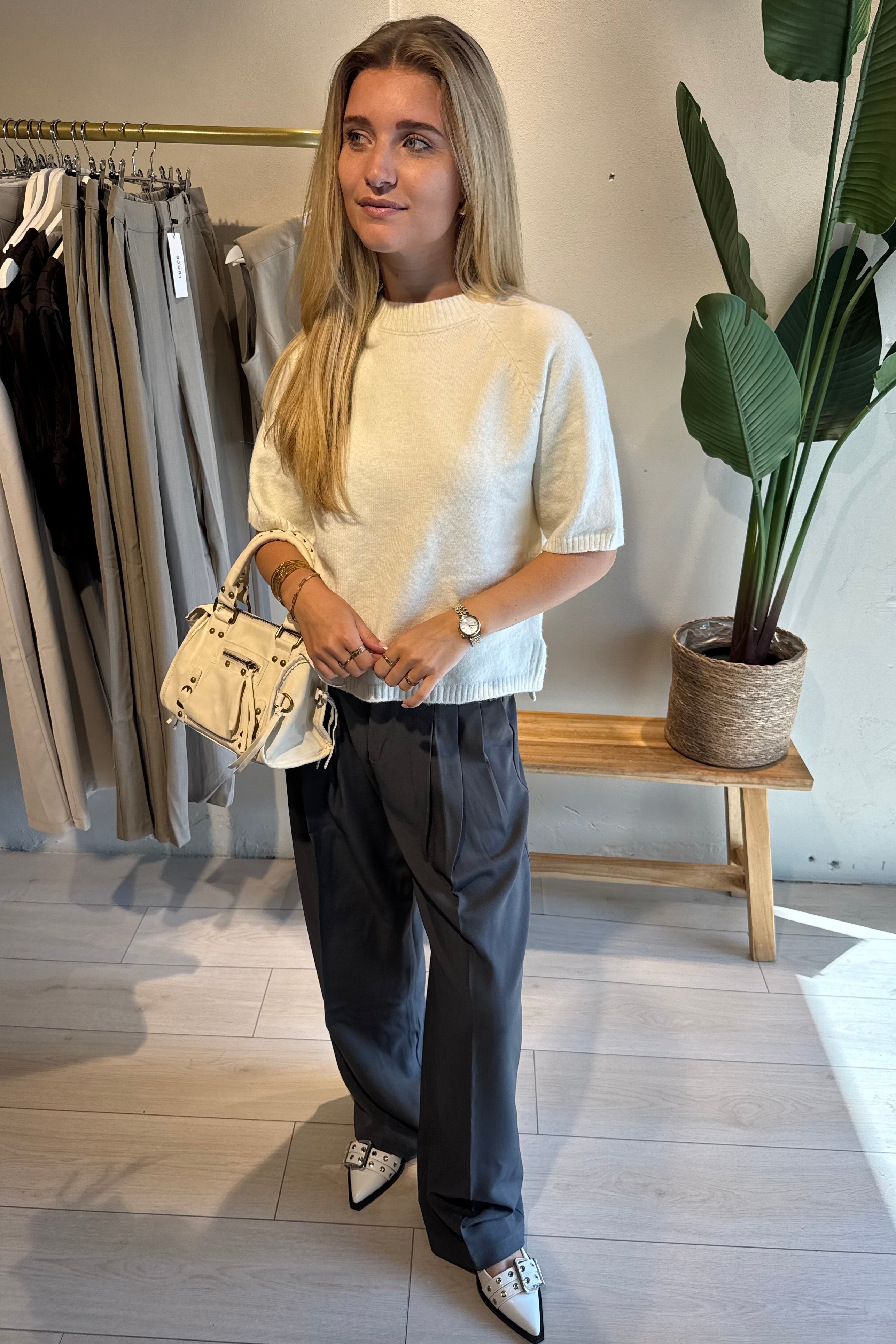 May truitje off white