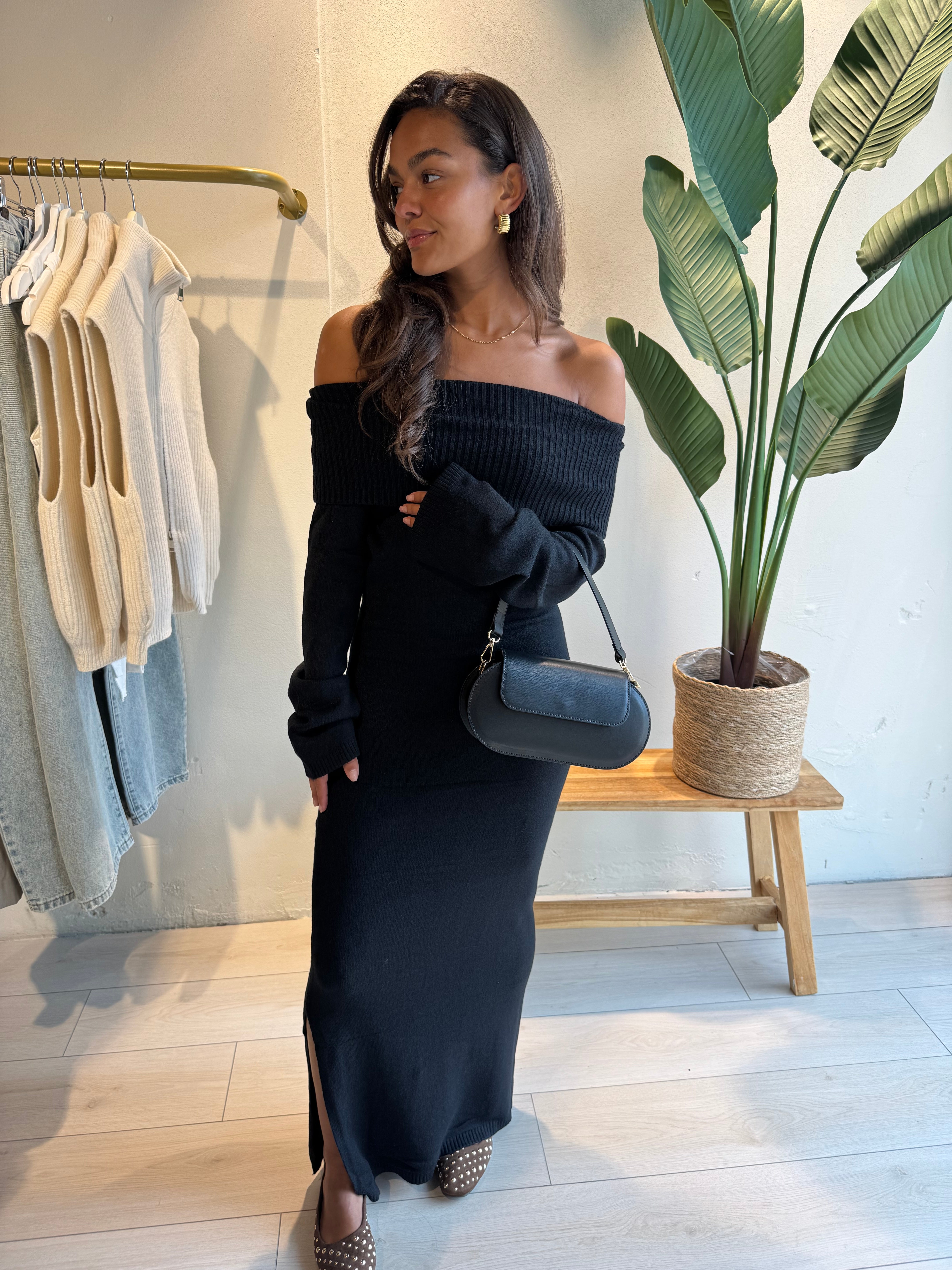 Of shoulder jurk zwart